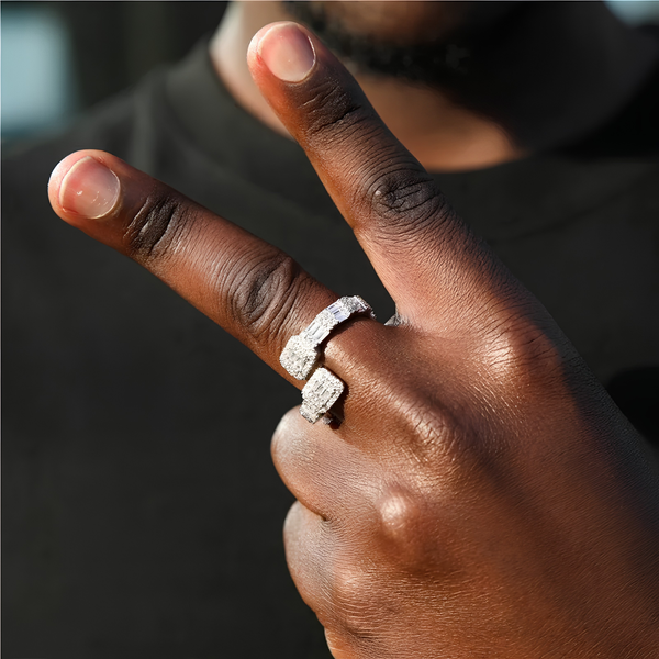 TWISTED BAGUETTE RING - SILVER