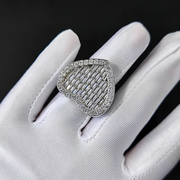 ICED BAGUETTE HEART RING - SILVER