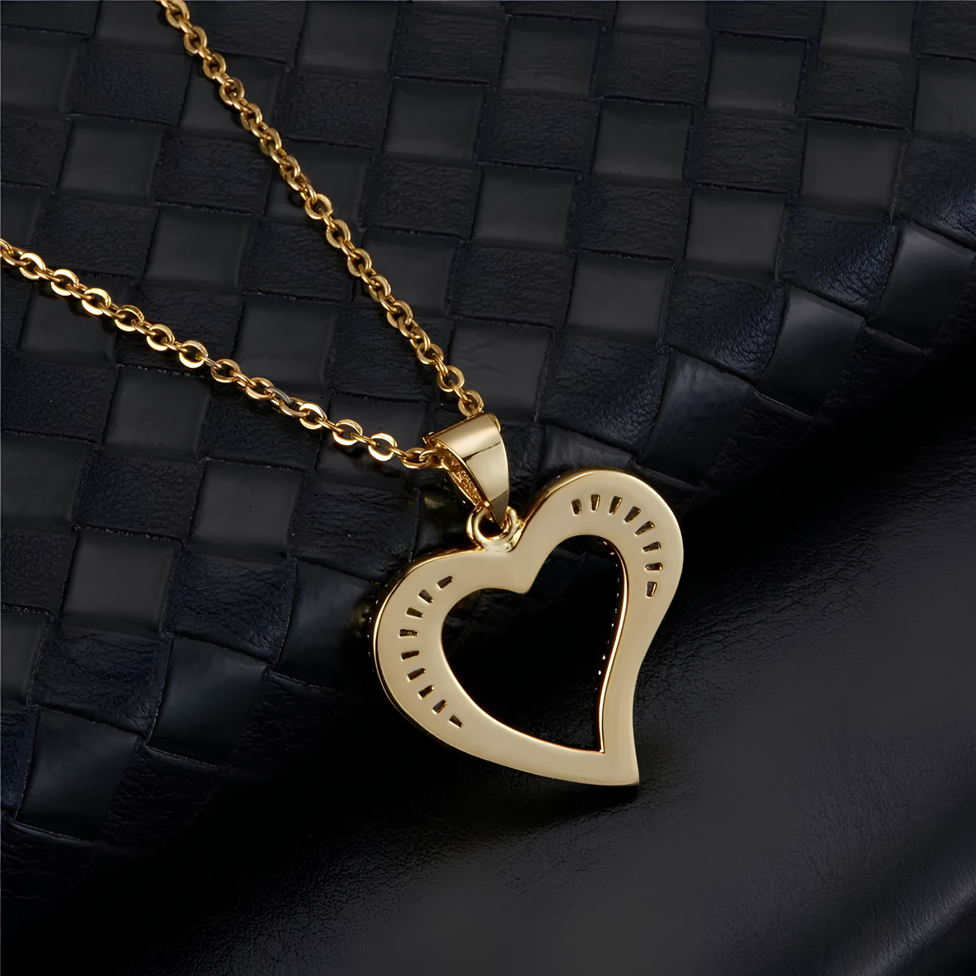 ICED OPEN HEART PENDANT - GOLD